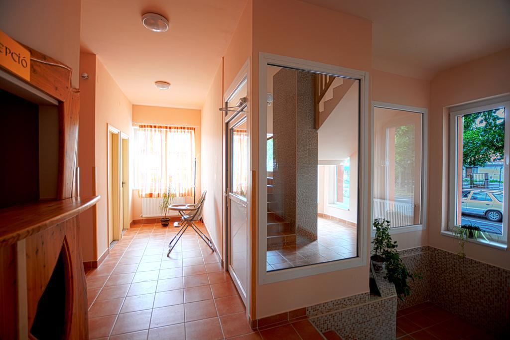 Casablanca Rooms And Restaurant Debrecen Dış mekan fotoğraf